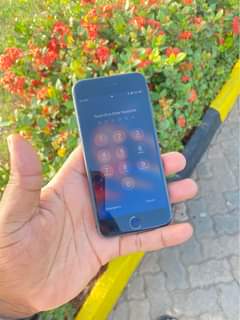 A picture of Iphone 8 plain gb 64 finger ipo 230 000 sitaki