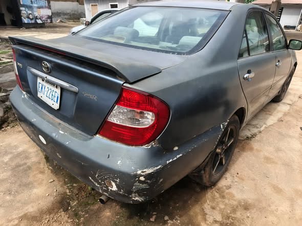 A picture of Toyota Camry 03