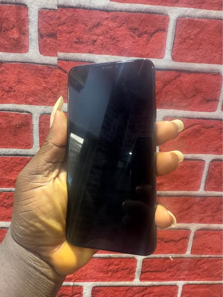 A picture of iPhone XS 256gb