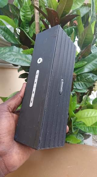 A picture of Wale wapenda mziki mzuri beba hii bluetooth spika used from