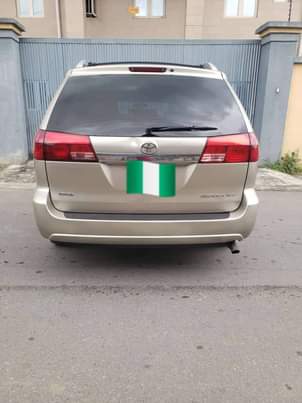 A picture of 2005 Toyota Sienna XLE Full Option Power Door First body