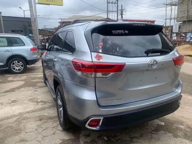 A picture of Toks 2015 Toyota Highlander xle available