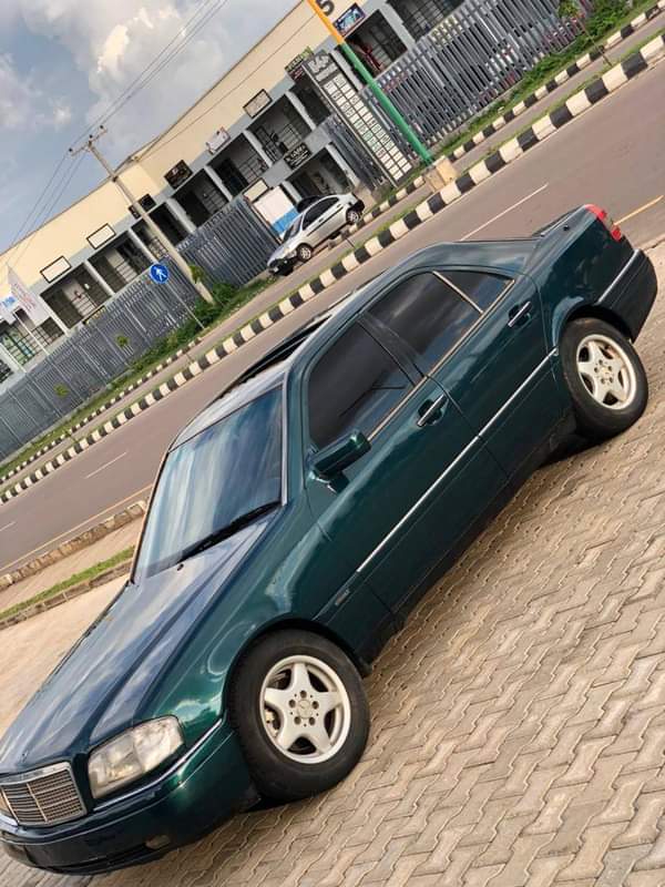 A picture of FOR SALE EXTREMELY CLEAN USED MERCEDES BENZ C180 JAKA 2002