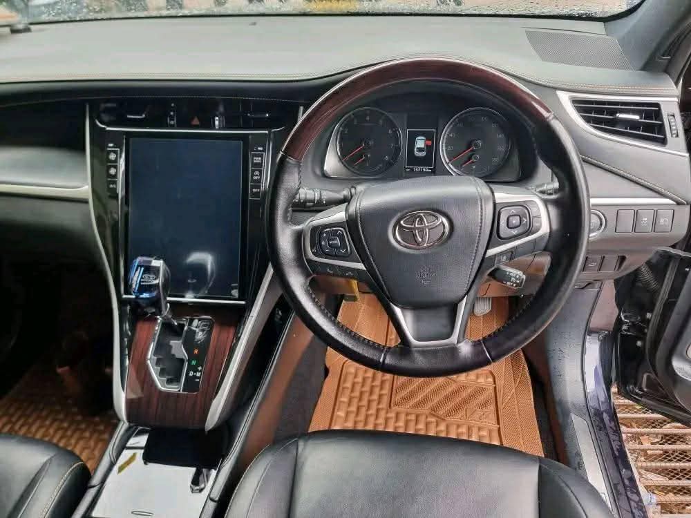 A picture of TOYOTA HARRIER