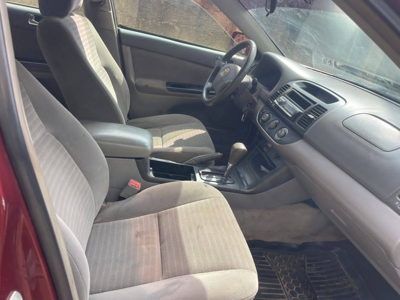 A picture of TOYOTA CAMRY 06