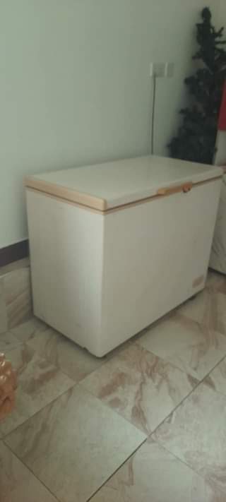 A picture of Freezer hizo zipo mbili Price 700 000tsh kwa zote Piga