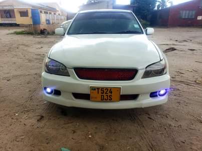 A picture of Toyota Alteza Engene 4silinder Yamaha Mwaka 2003 Cc1990 Full Ac