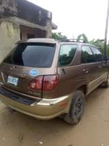 A picture of 2003 Lexus RX300 Engine Ac Gear Buy and repackage body