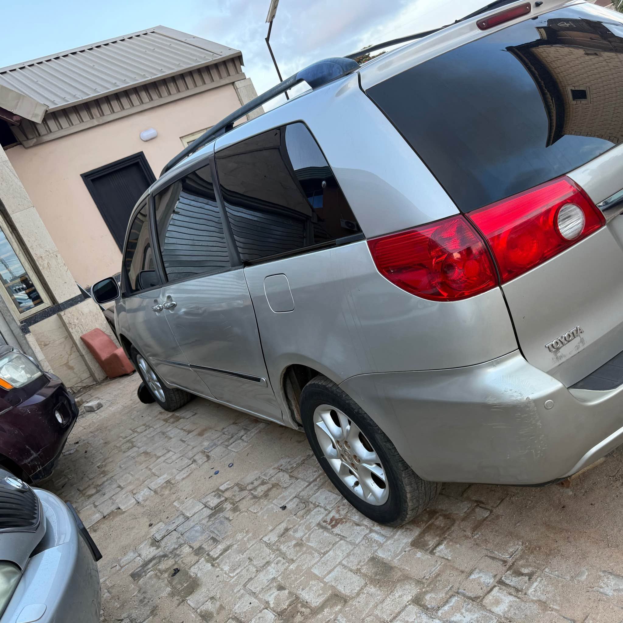 A picture of Toks Standard Toyota Sienna 2006model Untouched engine Untouched Gear direct