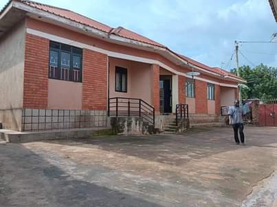 houses kireka
