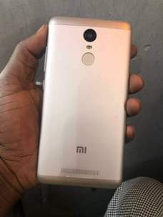 A picture of redmi note 3