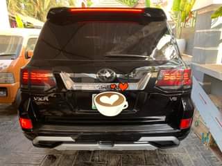 A picture of Toyota Land Cruiser fully upgraded in and out to 2022