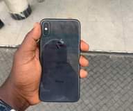 A picture of IPhone X 64Gb 100 Face ID active