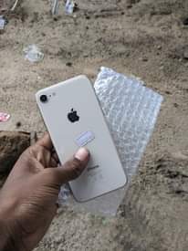 A picture of IPhone SE