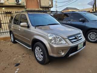A picture of Tokunbo standard full option Honda CRV 2005 with chilling AC