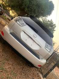 A picture of Lexus Rx330 First body Ac chilling Engine and gear transmission