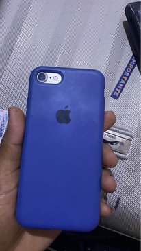 A picture of Iphone 7 plain