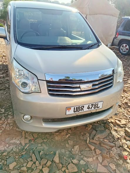 A picture of Toyota Noah