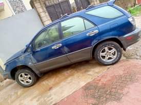 A picture of CLEAN 2002 LEXUS RX300