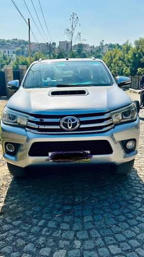 used toyota hilux