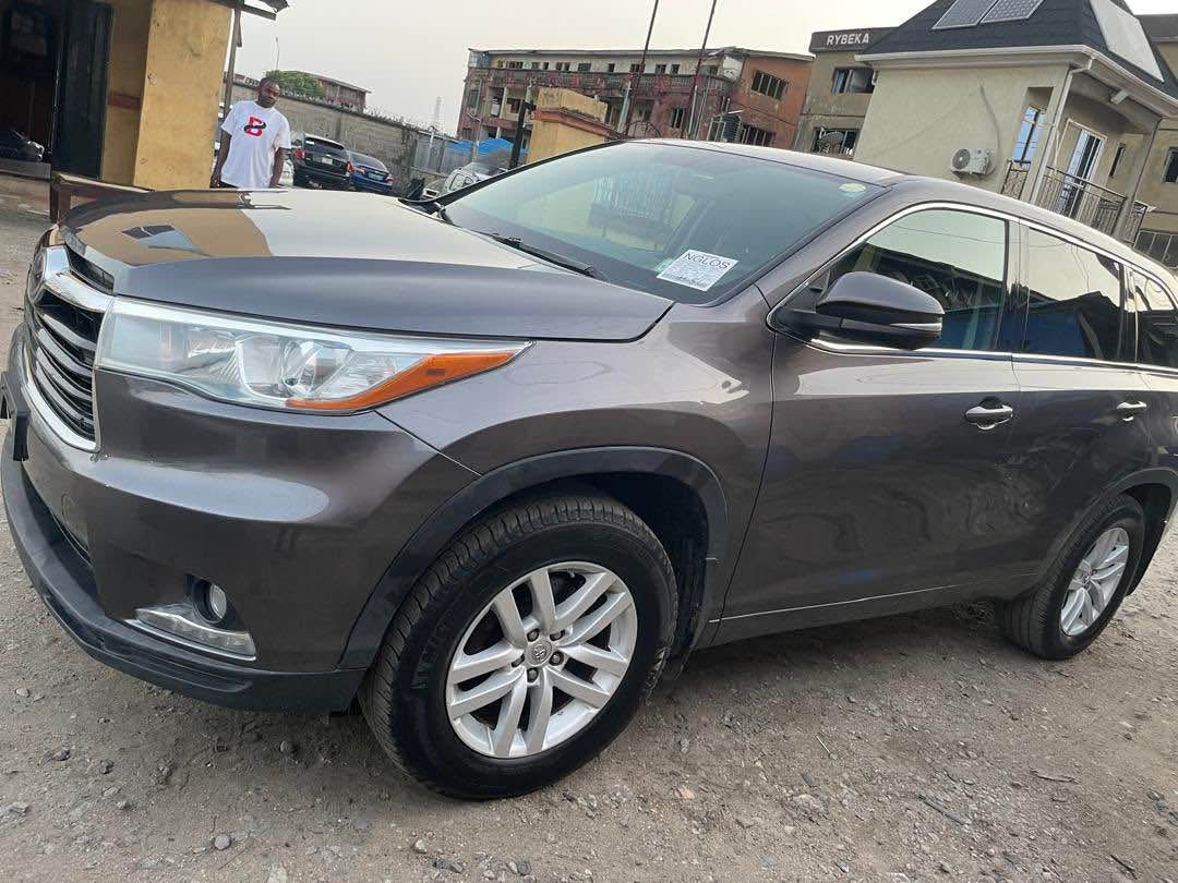 A picture of 2016 Toyota Highlander LE