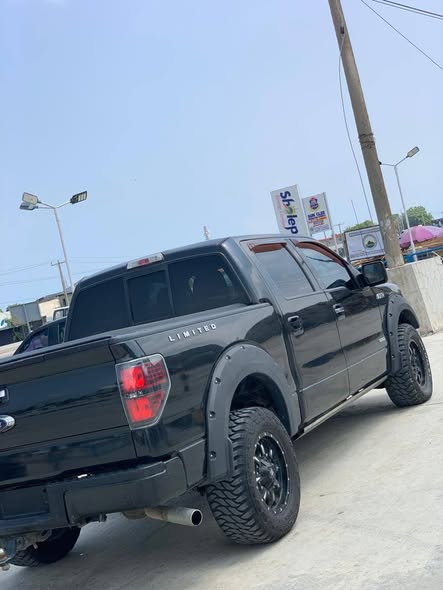 A picture of Ford