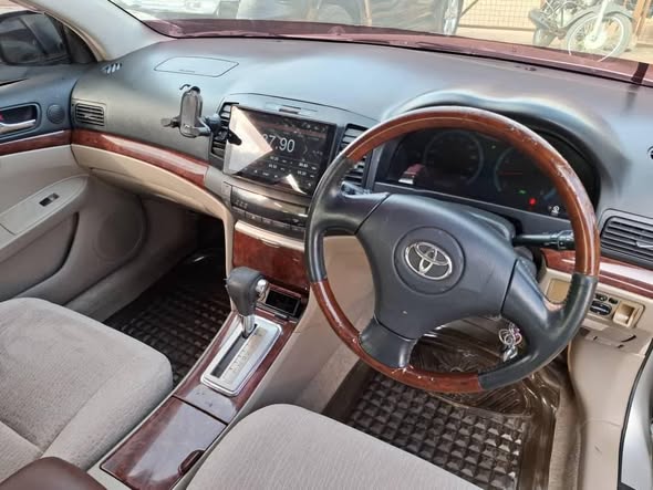 A picture of 2004 Toyota premio 2004