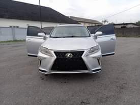 A picture of Lexus 350