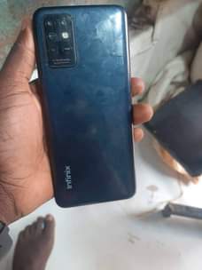 A picture of Infinix note 8i 64gb and 4gb ram 280k