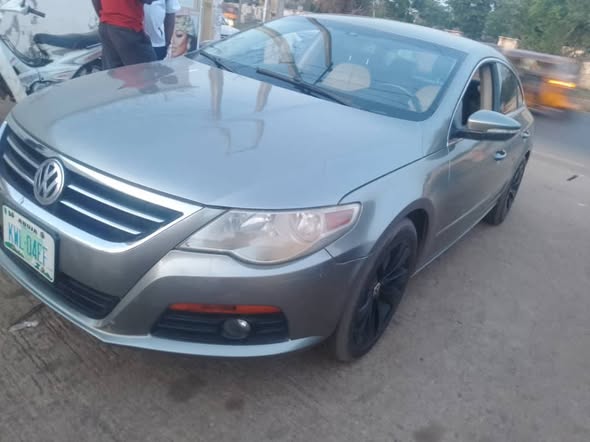 A picture of Volkswagen Passat 2008 model