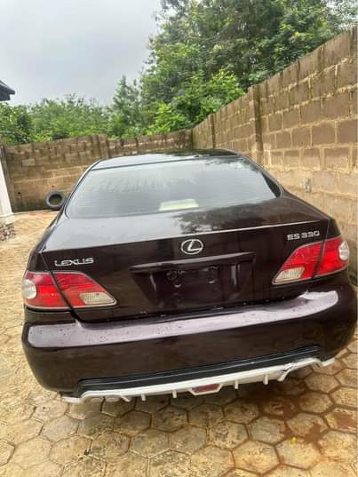 A picture of Registered Lexus Es330 available