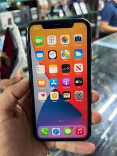 A picture of Iphone 11 plain 128gb black