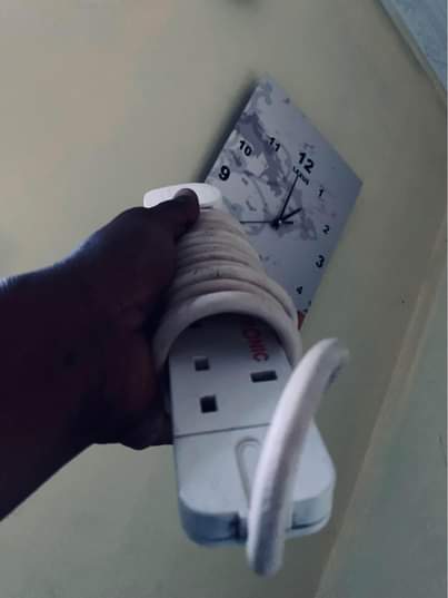 A picture of E Tronic ziko mbili kila moja 10 000 HAIPUNGUI 0719422347