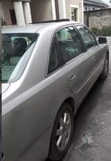 A picture of 2001 model Toyota Avalon is ready to change ownership with
