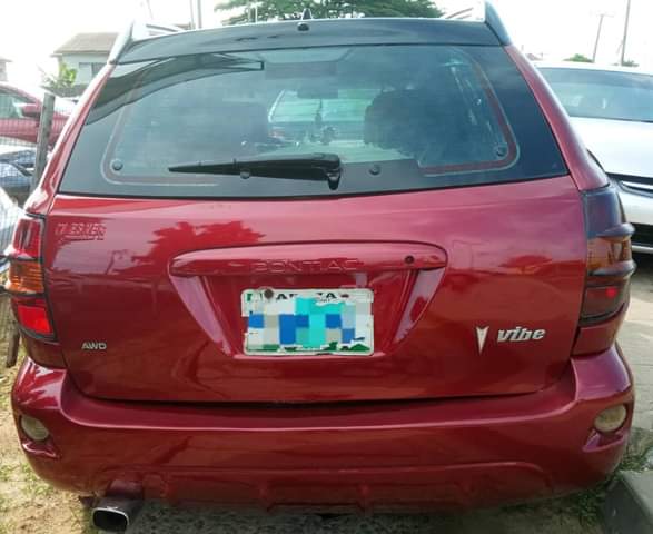 A picture of Pontiac vibe 2006 model Engine and gear sound Body is