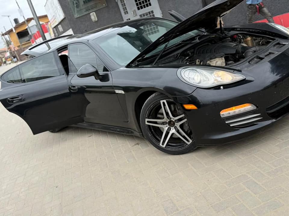 A picture of 2012 PORSCHE PANAMERA