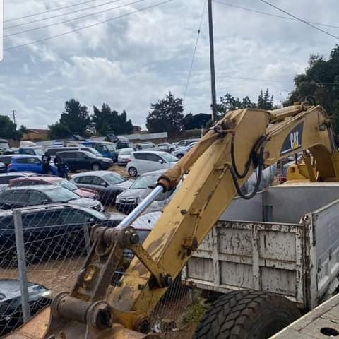 A picture of Excavator 320bl duty free 75k usd