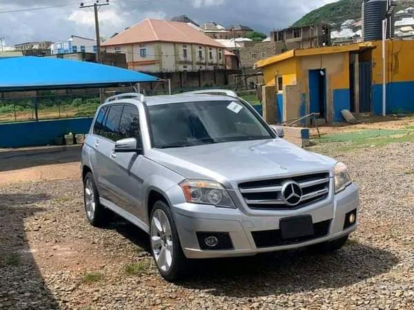 A picture of Your favorite Distress sales Mercedes Benz GLK 350 full 2011