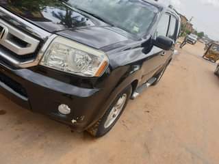 A picture of Honda pilot