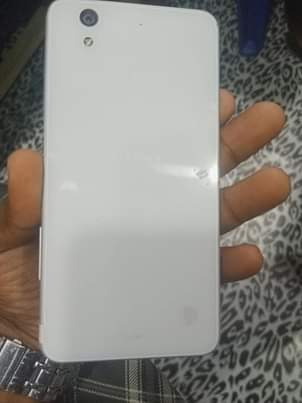 A picture of SONY ARROWS 32GB 3RAM nataka 120tu hiii simu ni hatari
