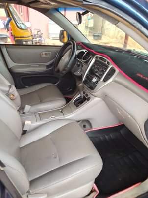 A picture of Blue 2006 Toyota Highlander SUV