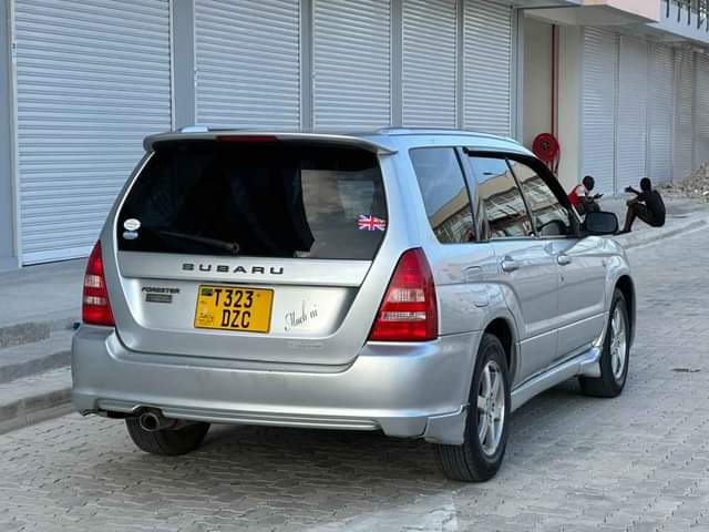 A picture of subaru forester cross