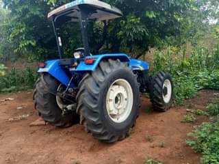 A picture of 2003 New Holland tractor New Holland tractor