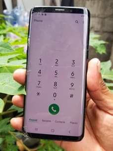 A picture of Samsung s9 64gb kama ilivyo haisumbui kitu nipo buza 0750895005