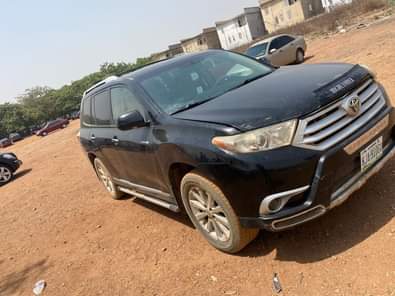 A picture of Distress sale 2008 Highlander Buy and fix the body 4