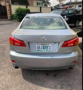 A picture of Lexus is250