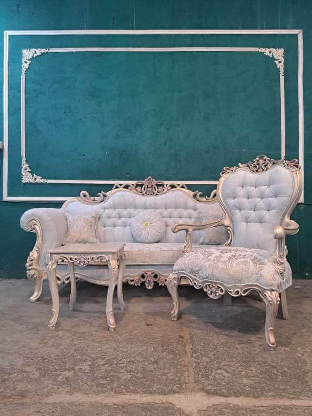 A picture of King sofas