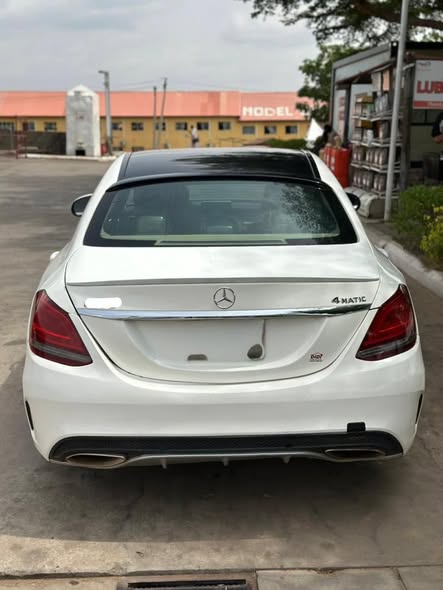A picture of MERCEDES BENZ C300
