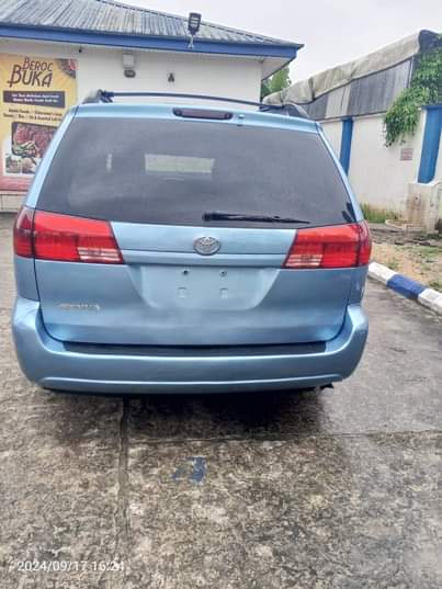 A picture of  NEATLY USED 2005 MODEL TOYOTA SIENNA Sweet interior Untampered