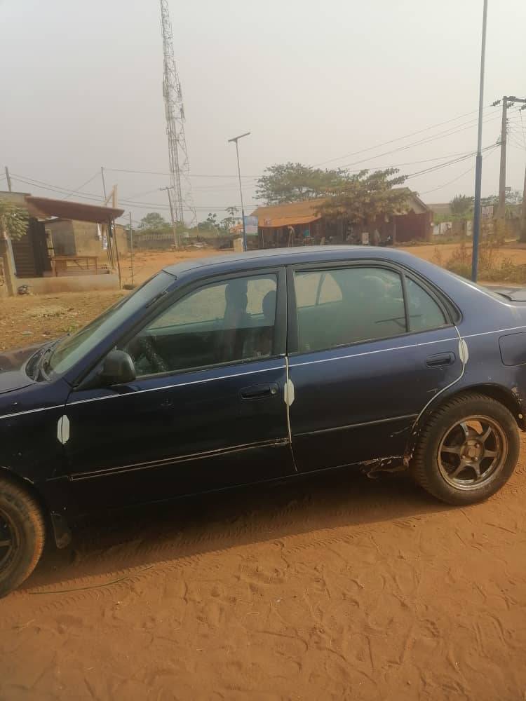 A picture of Toyota Corolla 2001